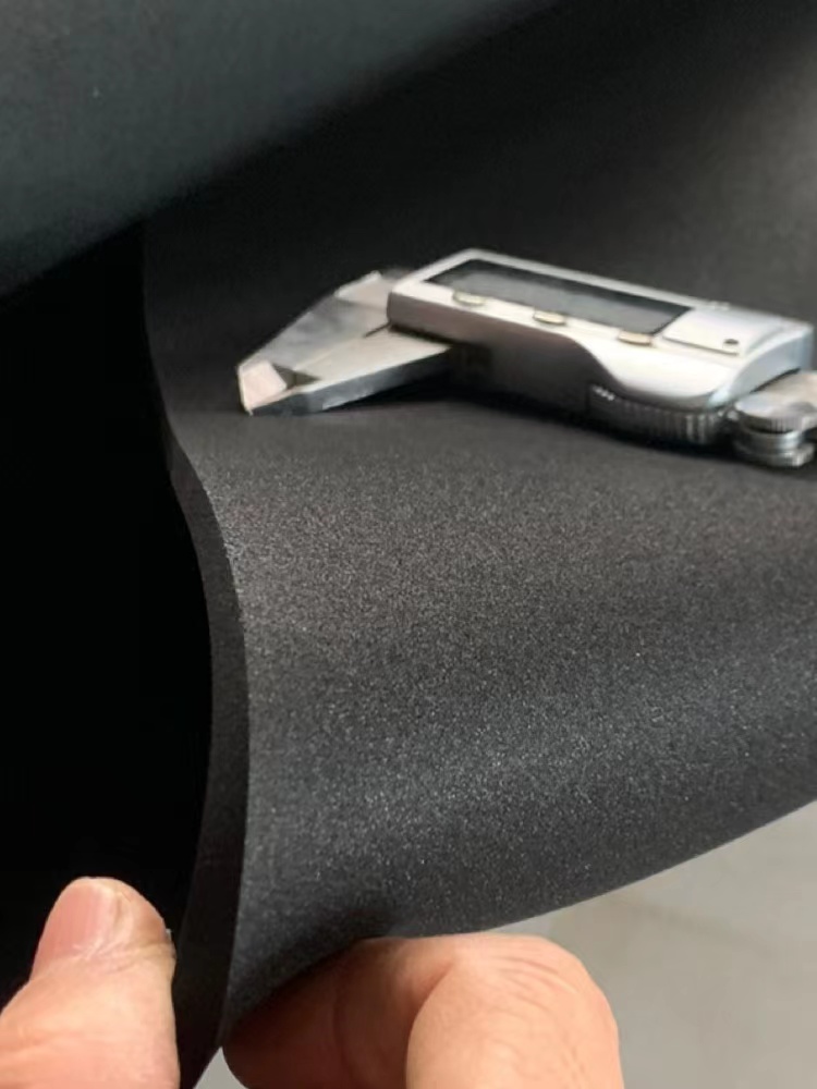 CR fire retardant foam shock absorption black white manufacturers supply CR rubber foam in large quantitiesCR fire retardant foam waterproof rubber foam manufacturer /PAIDU